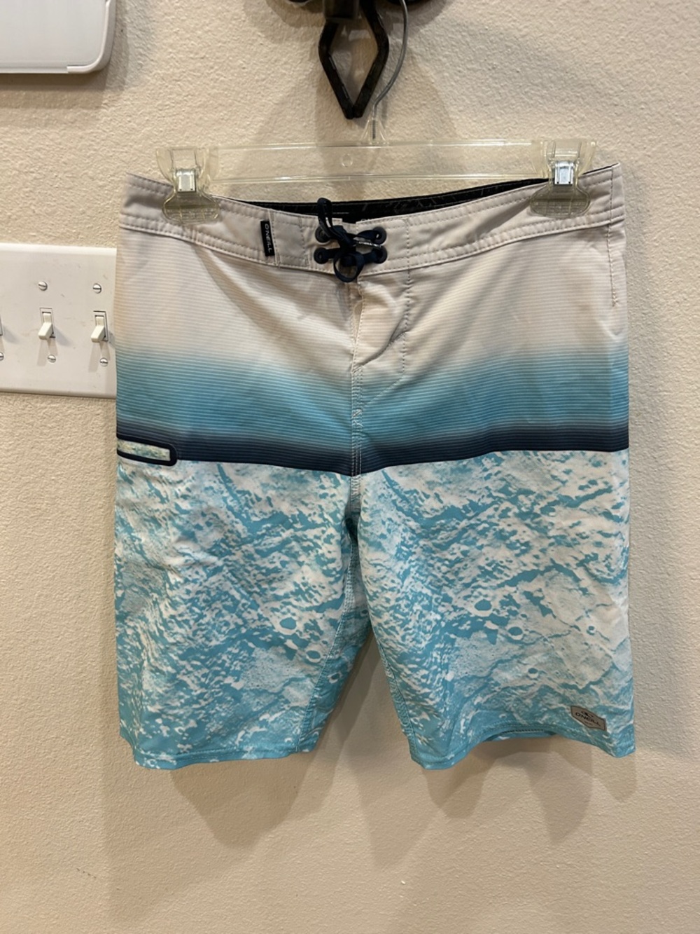 O’Neil Hyoerfreak Men's Ombre Blue Water-Print Board Shorts 18”
